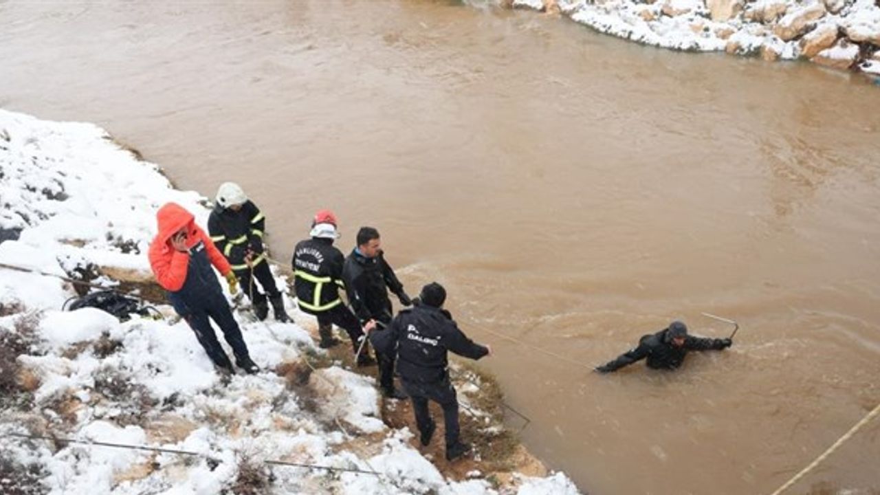 sanliurfa da kanala ucan otomobildeki 3 cocugun cesedine ulasildi
