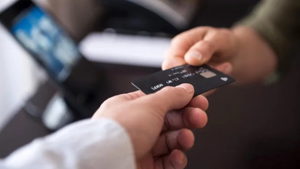 kredi notunu sessizce dusuren hata 20 yillik kart bir gecede puaninizi silebilir dcoi