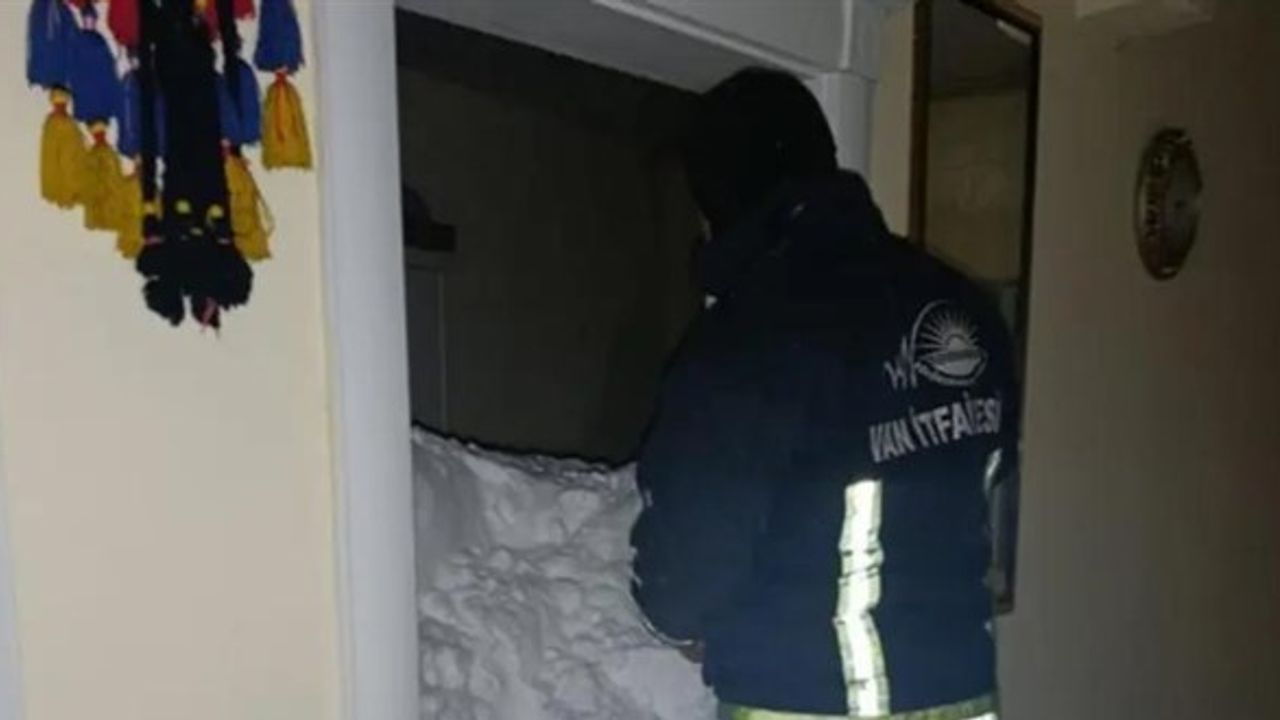 van da mahalleye cig dustu 1 kisi yasamini yitirdi