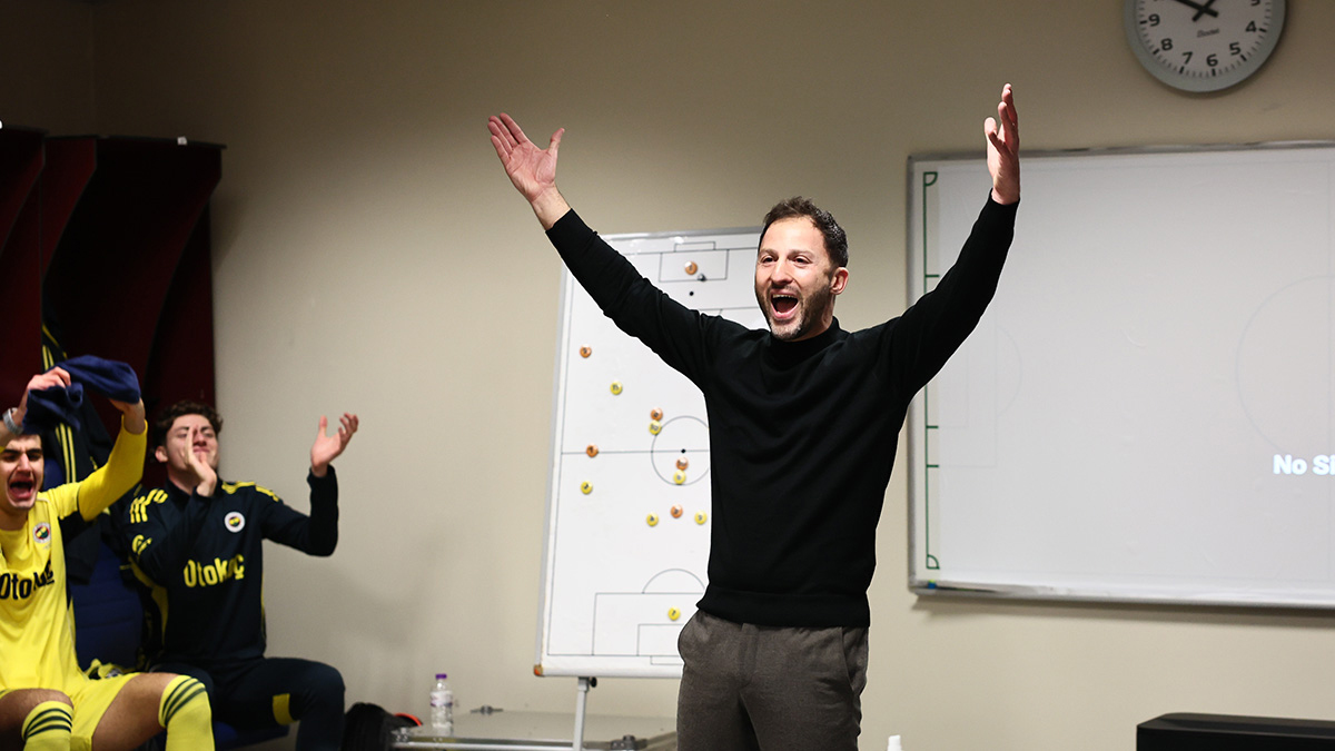 Soyunma Odası Sırları: Tedesco’nun Trabzon Zaferi Sonrası Motivasyon Şovu!