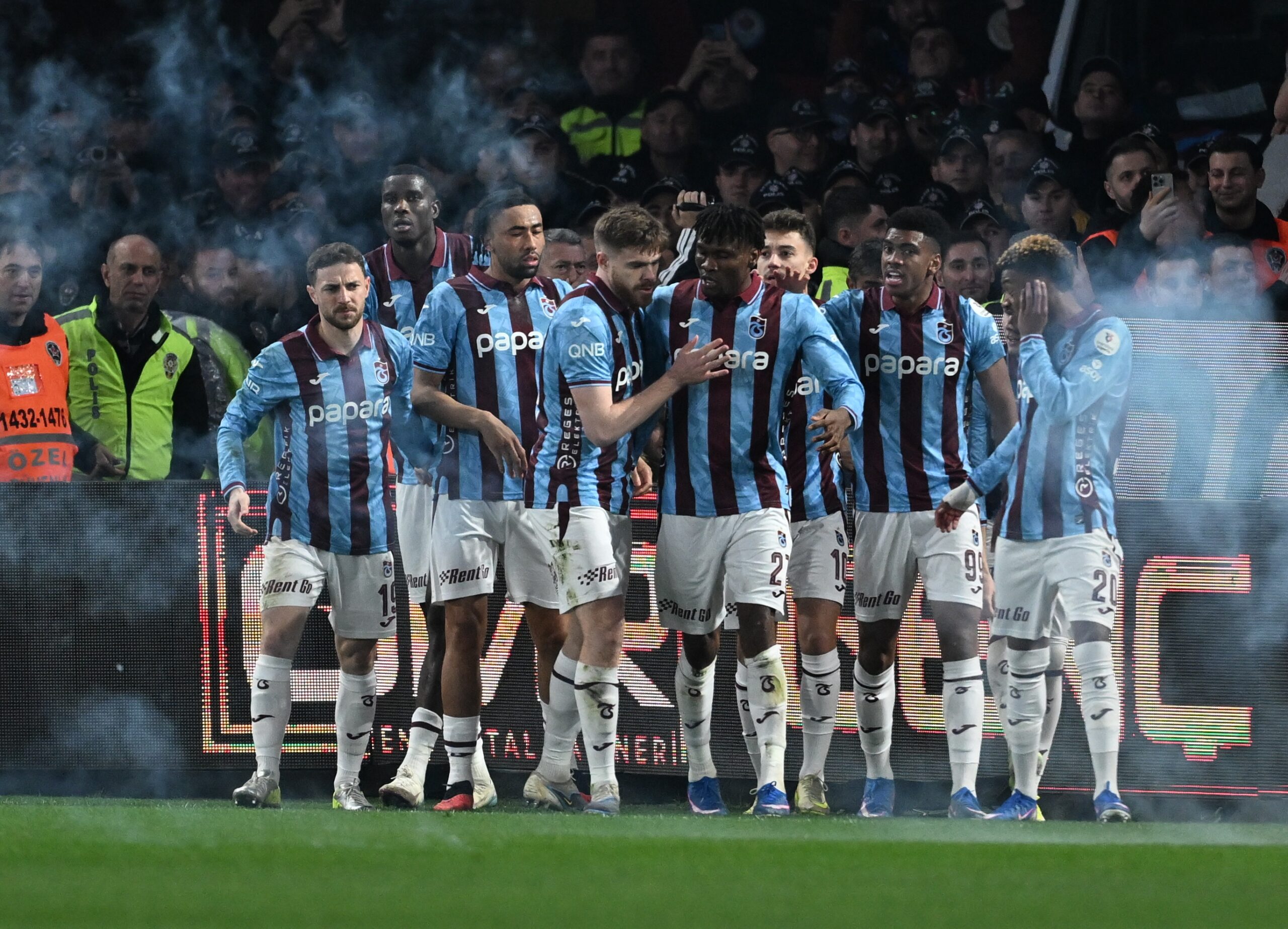 Bordo Fırtına, İstanbul Ekibini Devirebilecek Mi? Trabzonspor – Karagümrük Derbisi Yaklaşıyor!