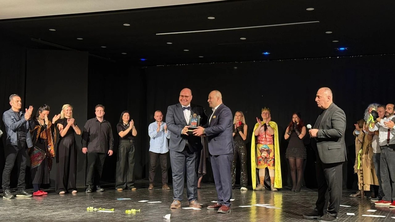 ** Perde Açıldı, Sendika Sahneye Taşındı: Trabzon’dan Yükselen Sanat Rüzgarı!