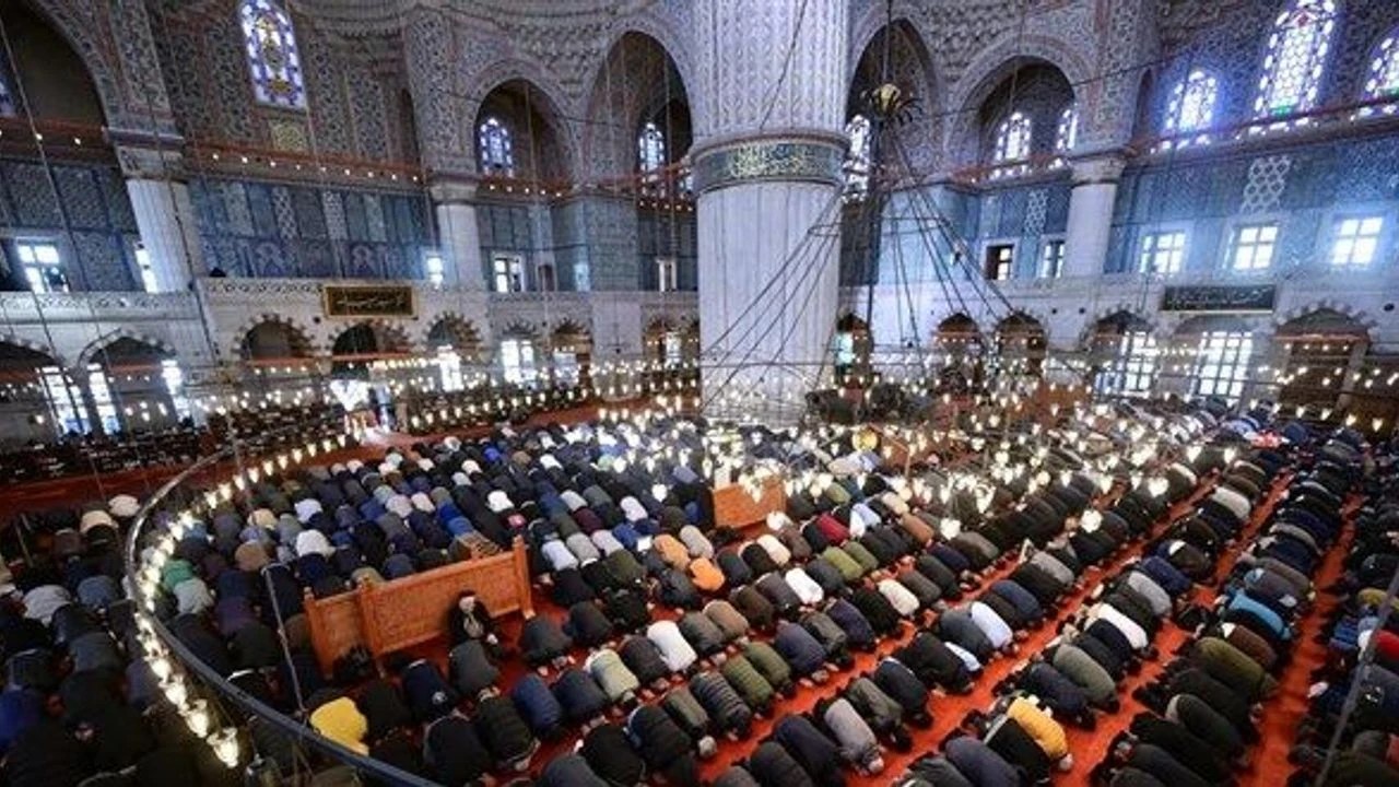 Türkiye Bayram Coşkusuna Hazır: İl İl Namaz Vakitleri Cepte!