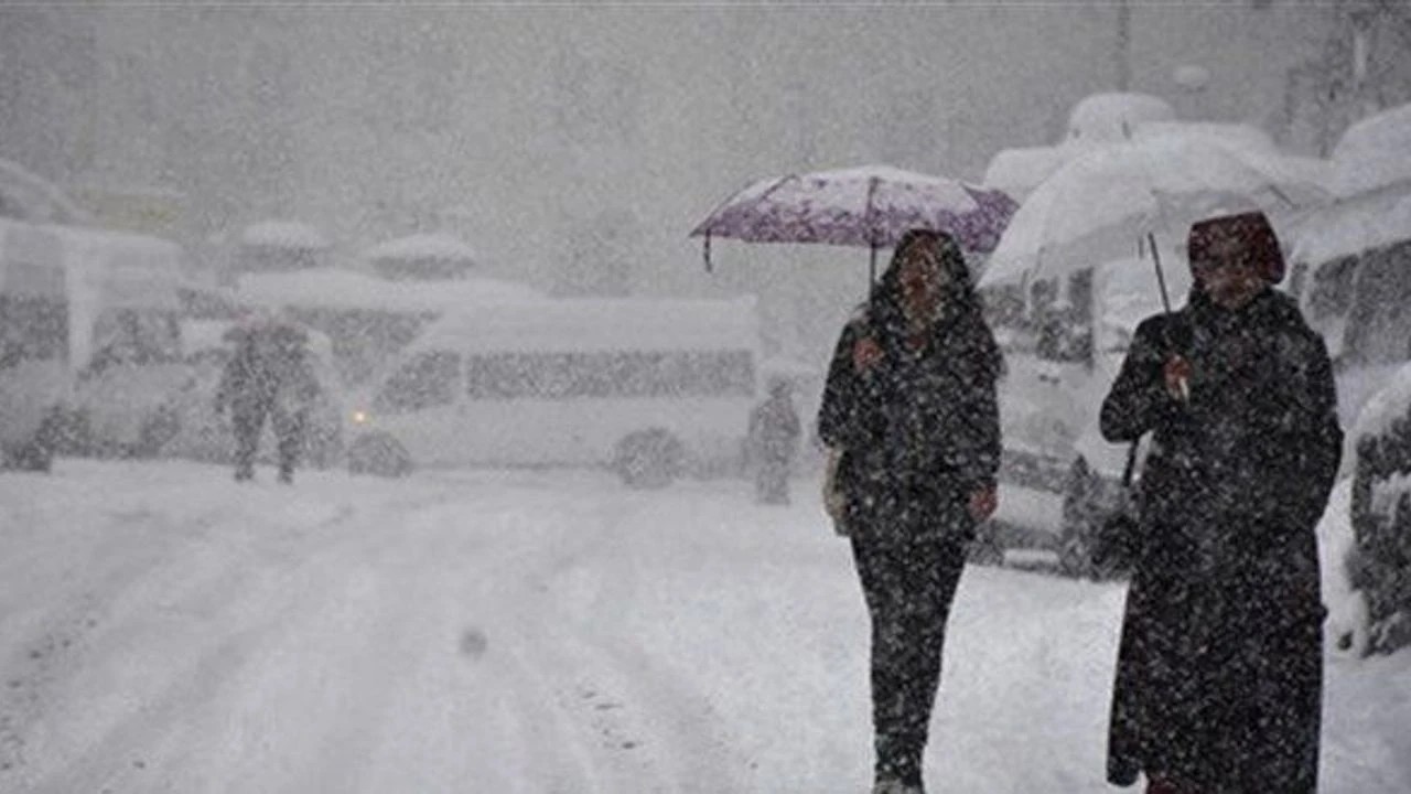 Türkiye Beyaza Bürünüyor: Meteoroloji’den Kar Alarmı!