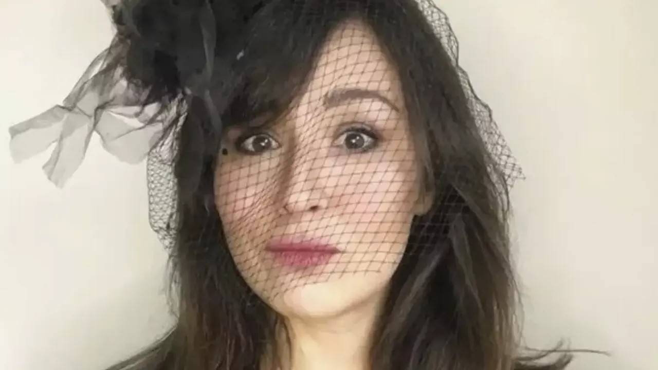 Komedyen Tuba Ulu Kanuni Sultan Süleyman’a Hakaretten Gözaltına Alındı